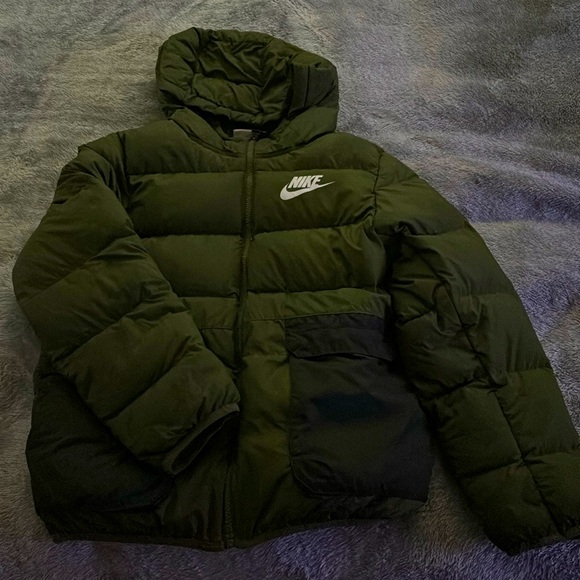 Nike Sportswear Therma-FIT Big Kids' Down-Fill Jacket in Green